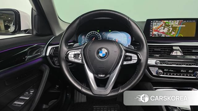 BMW 5 Series (G30) 2019 Белый из Кореи, фото 3