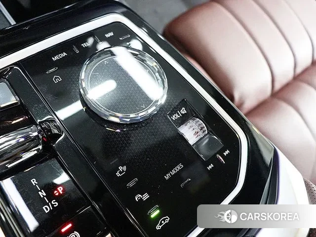 BMW 7 Series (G70) id 2884142 из Кореи 3