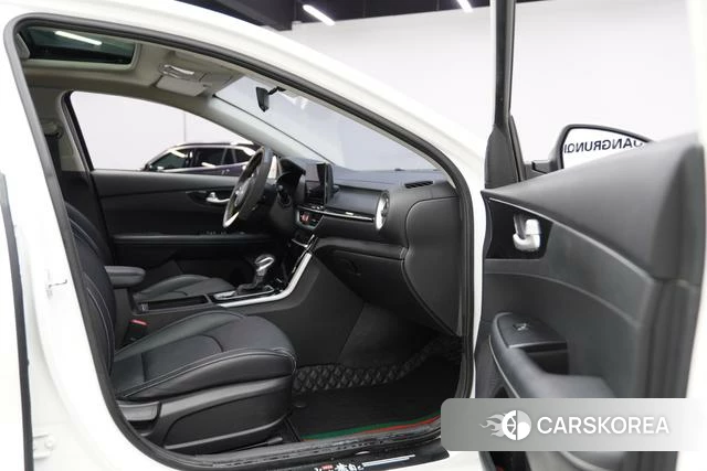 Kia K3 2021 Белый из Китая, фото 3