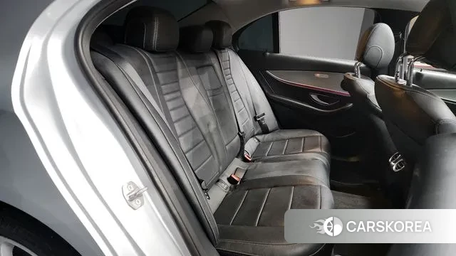 Mercedes-Benz E-Class W213 2018 Серебряный из Кореи, фото 3