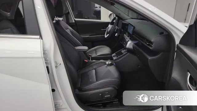 Hyundai Kona (SX2) 2024 Белый из Кореи, фото 3