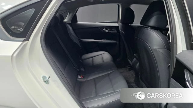 Kia The New K3 2nd generation 2023 Белый из Кореи, фото 3