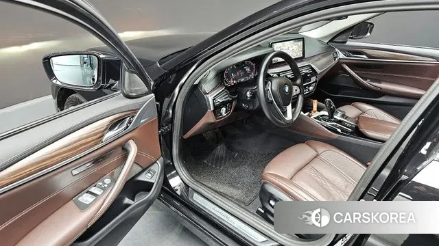 BMW 5 Series (G30) 2023 Черный из Кореи, фото 3