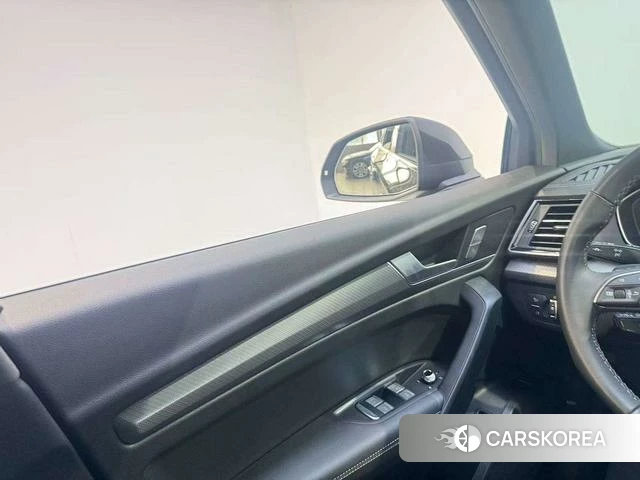 Audi Q5L 2023 Черный из Китая, фото 3