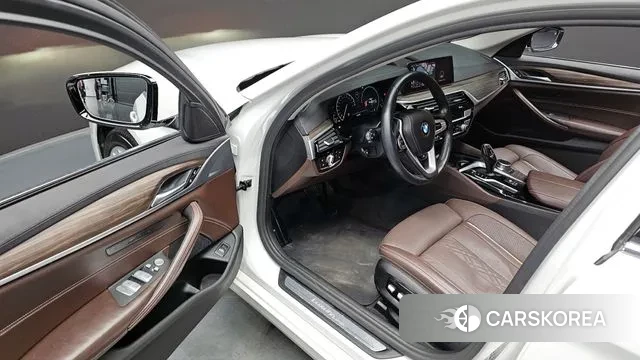 BMW 5 Series (G30) 2019 Белый из Кореи, фото 3