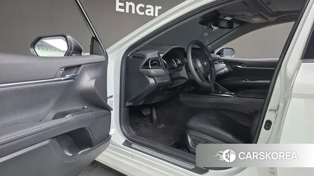 Toyota Camry (XV70) 2023 Белый из Кореи, фото 3