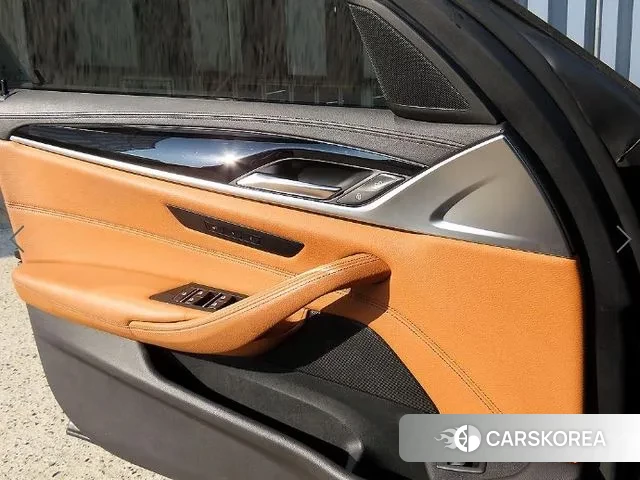 BMW 5 Series (G30) 2018 Черный из Кореи, фото 3