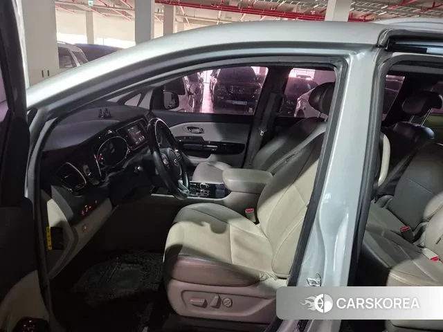 Kia The New Carnival 2018 Серебряный из Кореи, фото 3