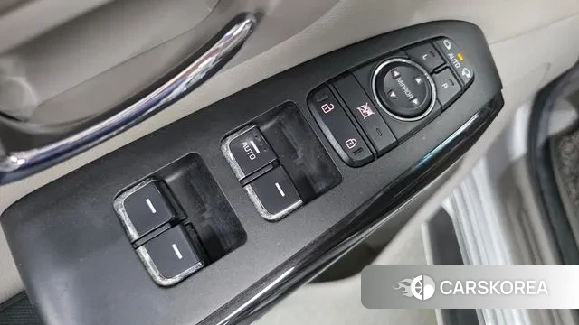 Kia The New Carnival 2018 Серебряный из Кореи, фото 3