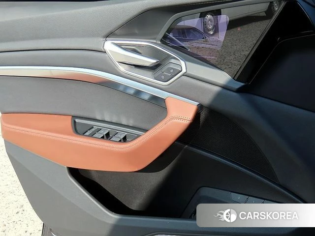 Audi e-Tron 2021 Серый из Кореи, фото 3