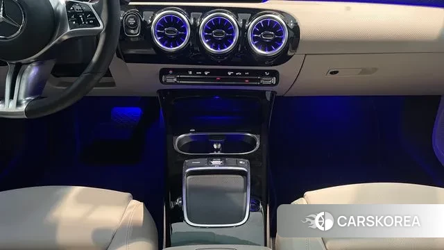 Mercedes-Benz A-Class W177 2024 Белый из Кореи, фото 3