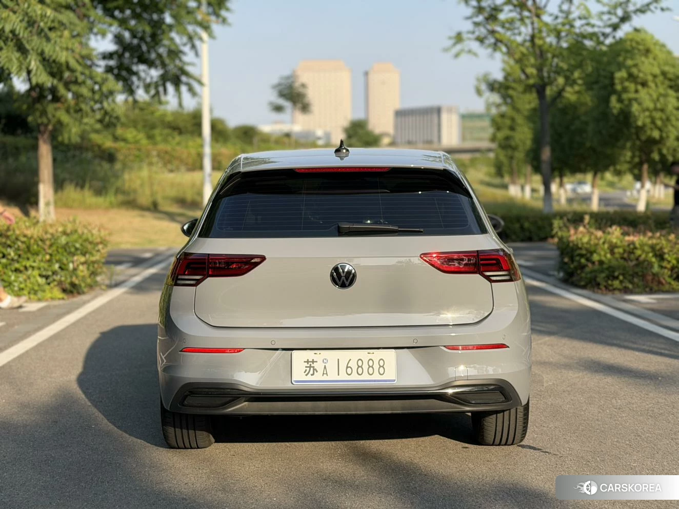 Volkswagen Golf 2023 Серебристо-серый из Китая, фото 3