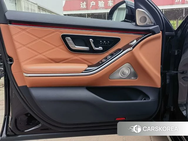 Mercedes-Benz Maybach S-class 2024 Черный из Китая, фото 3