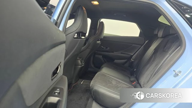 Hyundai Avante (CN7) 2021 Светло-серебряный цвет из Кореи, фото 3