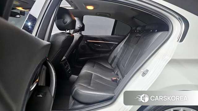 BMW 3 Series (F30) 2018 Белый из Кореи, фото 3