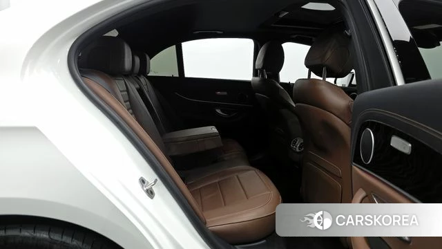 Mercedes-Benz E-Class W213 2023 Белый из Кореи, фото 3