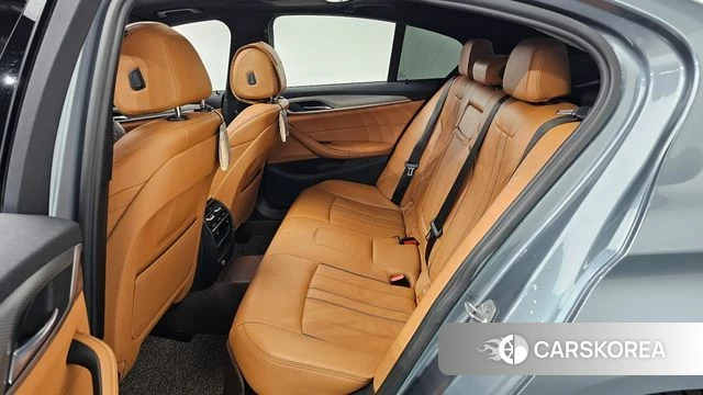 BMW 5 Series (G30) 2018 Цвет галактики из Кореи, фото 3