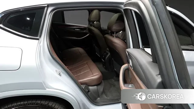 BMW X4 (G02) 2022 Светло-серебряный цвет из Кореи, фото 3