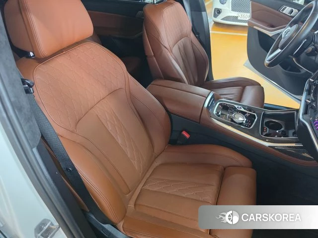 BMW X7 (G07) 2025 Белый из Кореи, фото 3