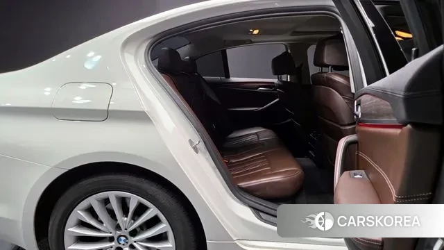 BMW 5 Series (G30) 2018 Белый из Кореи, фото 3