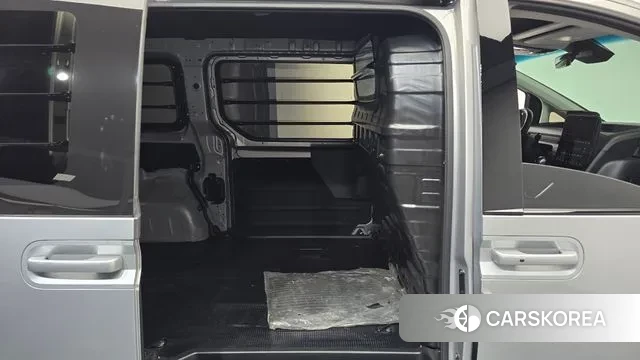 Hyundai Staria 2023 Серебристо-серый из Кореи, фото 3