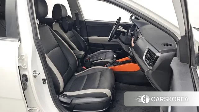 Kia Stonic 2018 Белый из Кореи, фото 3