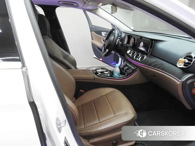 Mercedes-Benz E-Class W213 2018 Белый из Кореи, фото 3