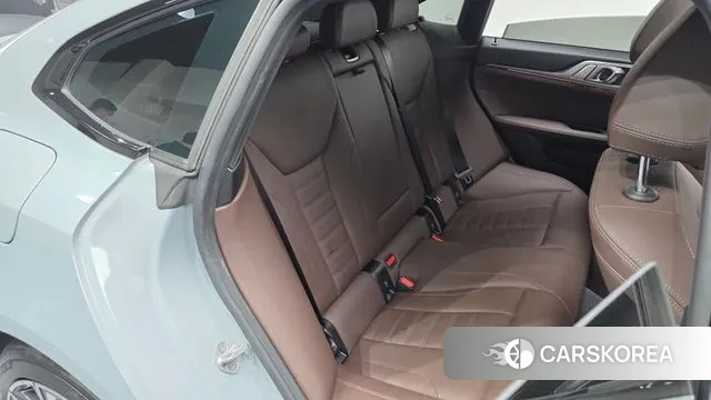 BMW i4 2023 Серебристо-серый из Кореи, фото 3