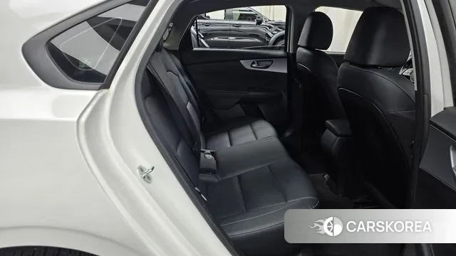 Kia The New K3 2nd generation 2022 Белый из Кореи, фото 3