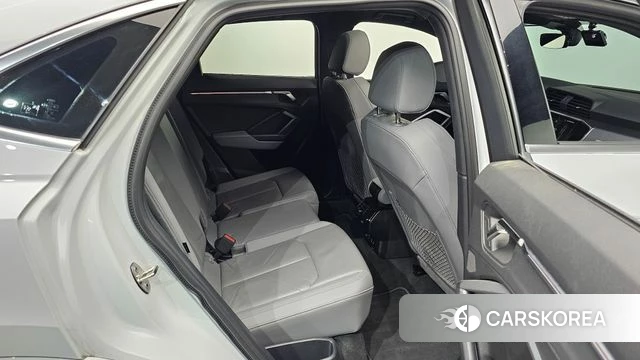 Audi Q3 (F3) 2023 Белый из Кореи, фото 3