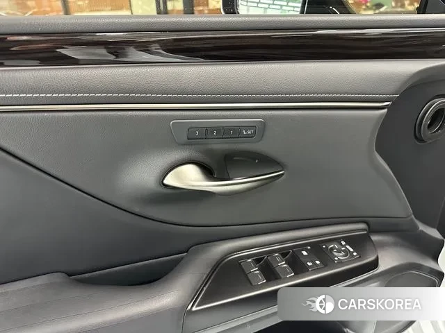 Lexus ES300h 7th generation 2021 Белый из Кореи, фото 3