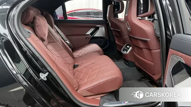 BMW 7 Series (G70) 2025 Черный из Кореи, фото 3