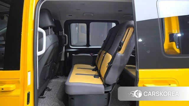 Hyundai Staria 2025 Желтый из Кореи, фото 3