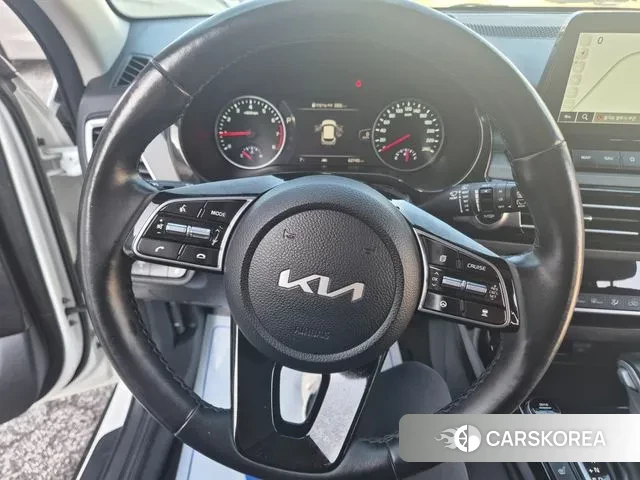 Kia Seltos 2022 Белый из Кореи, фото 3