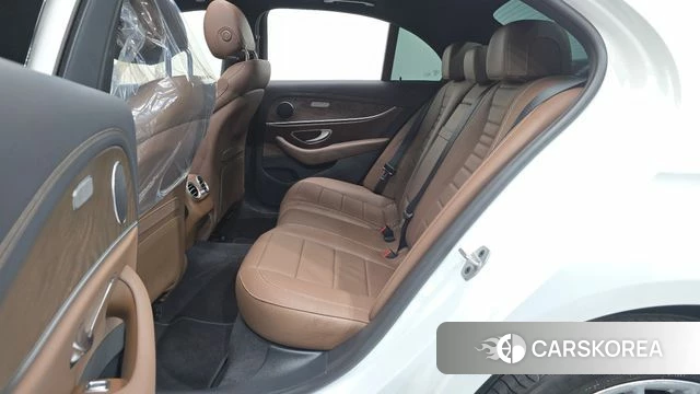 Mercedes-Benz E-Class W213 2022 Белый из Кореи, фото 3