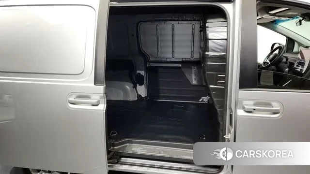 Hyundai Staria 2024 Серебряный из Кореи, фото 3