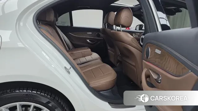 Mercedes-Benz E-Class W213 2023 Белый из Кореи, фото 3