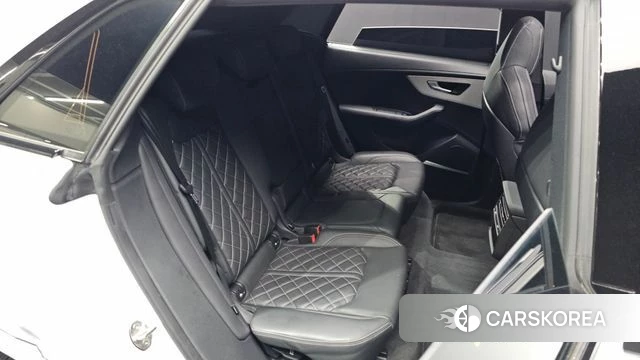 Audi Q8 (4M) 2023 Белый из Кореи, фото 3