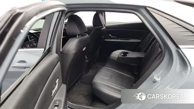 Hyundai Avante Hybrid (CN7) 2022 Серебристо-серый из Кореи, фото 3