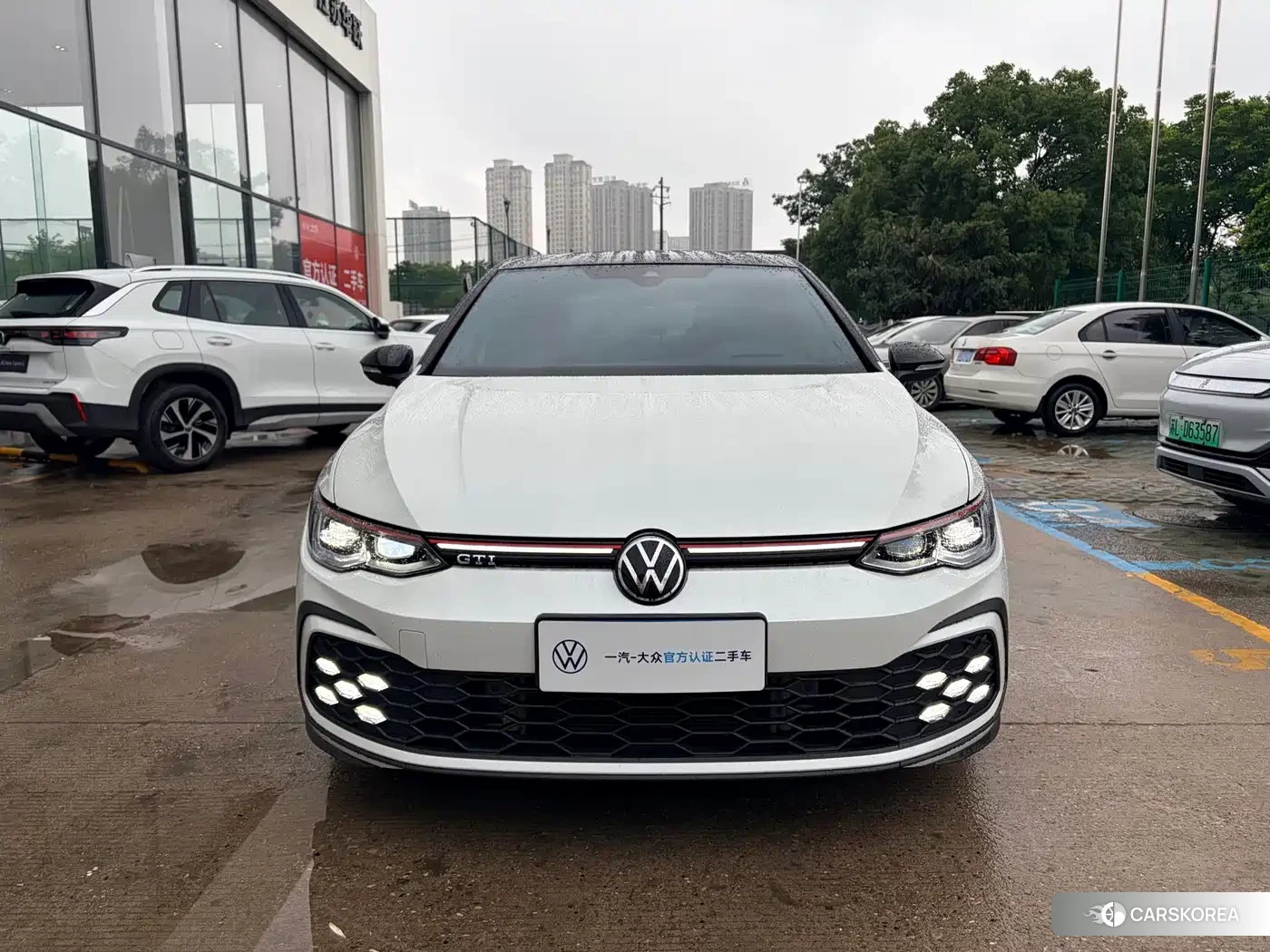 Volkswagen Golf 2024 Белый из Китая, фото 3