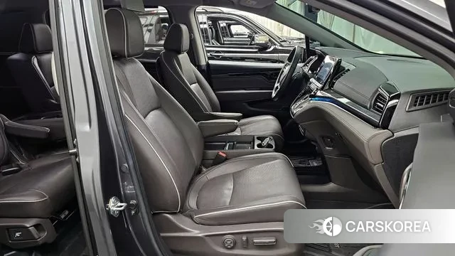 Honda Odyssey 2023 Серый из Кореи, фото 3