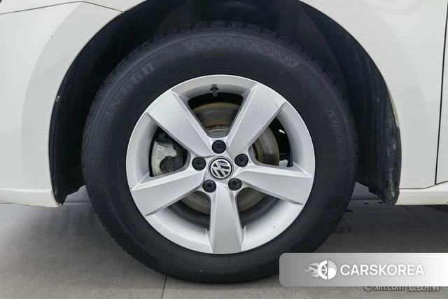 Volkswagen Lavida 2023 Белый из Китая, фото 3