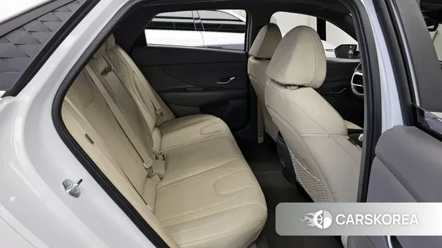 Hyundai The New Avante (CN7) 2023 Белый из Кореи, фото 3