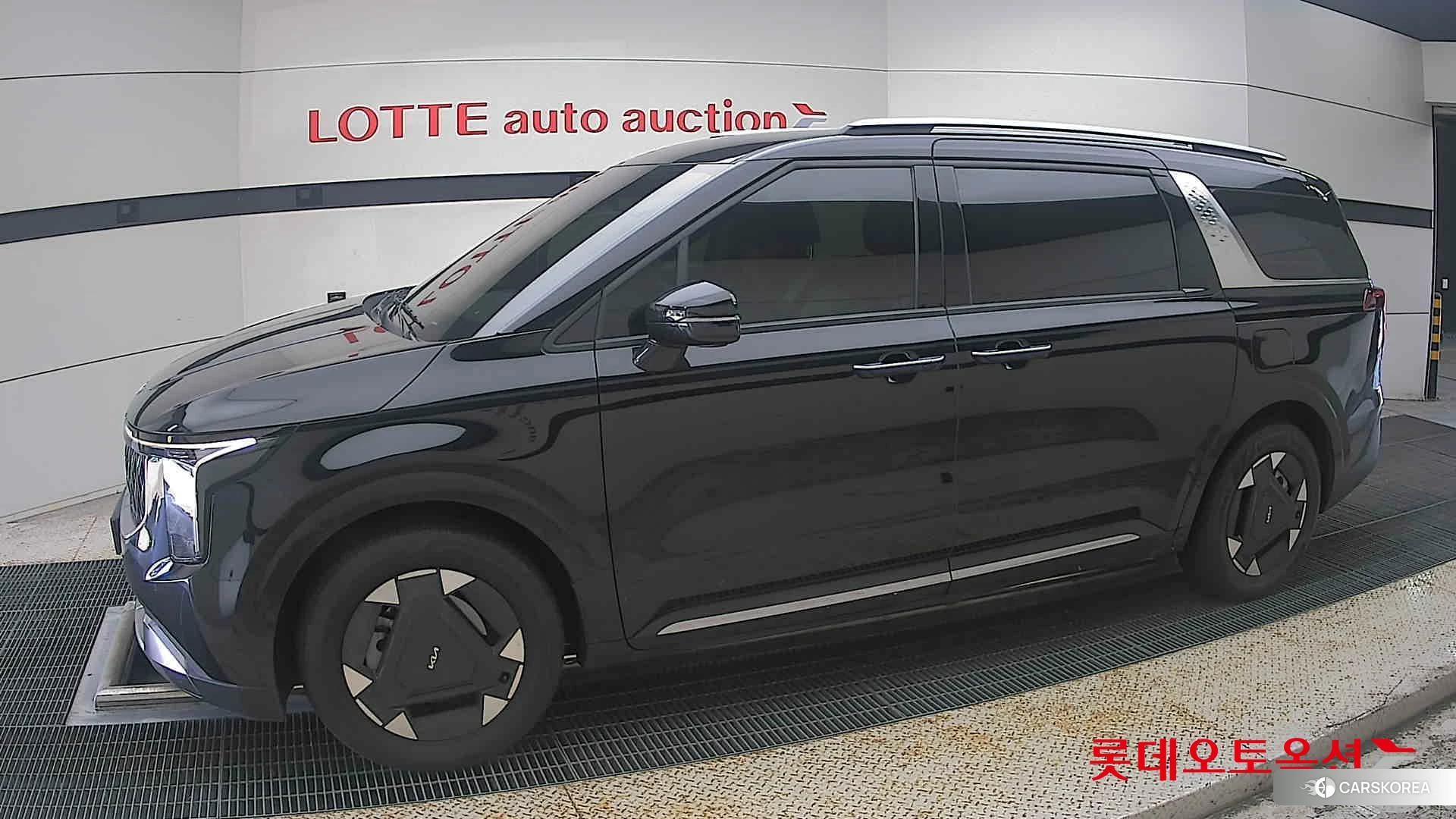 Kia Carnival Hybrid 2024 Aurora Black Pearl из Кореи, фото 3