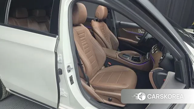 Mercedes-Benz E-Class W213 2023 Белый из Кореи, фото 3