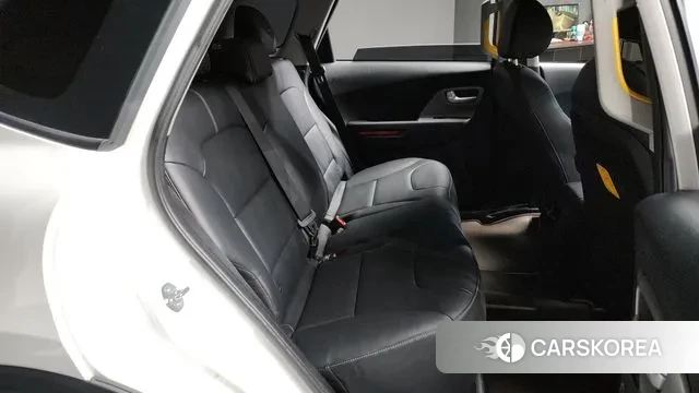 Kia Niro Plus 2023 Белый из Кореи, фото 3