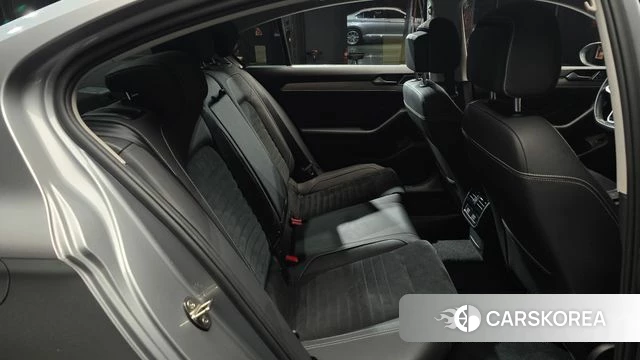 Volkswagen Passat GT (B8) 2021 Серебряный из Кореи, фото 3