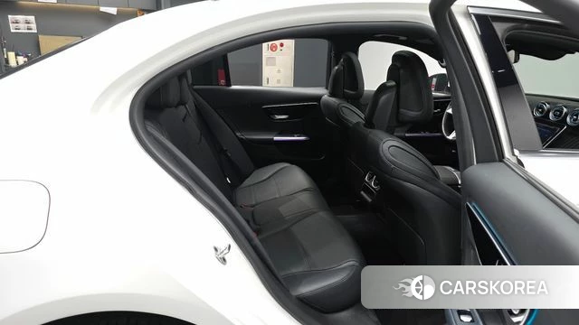 Mercedes-Benz C-Class W206 2022 Белый из Кореи, фото 3