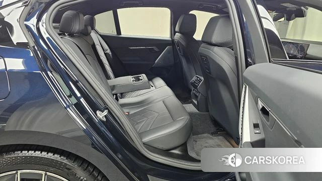 BMW 5 Series (G60) 2024 Черный из Кореи, фото 3