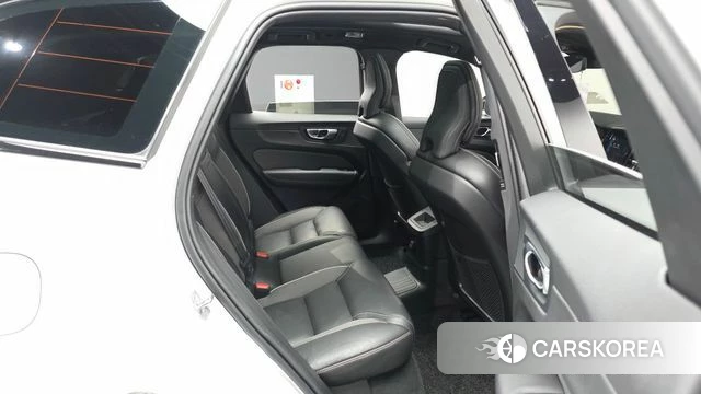 Volvo XC60 second Generation 2021 Белый из Кореи, фото 3